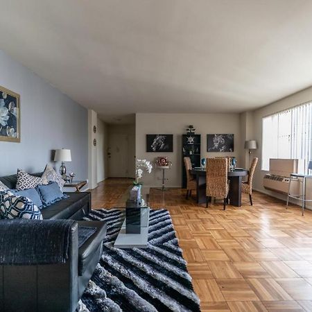 Spacious Charming Condo With Great Views Near The Grove لوس أنجلوس المظهر الخارجي الصورة