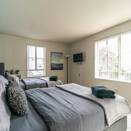 Spacious Charming Condo With Great Views Near The Grove لوس أنجلوس المظهر الخارجي الصورة