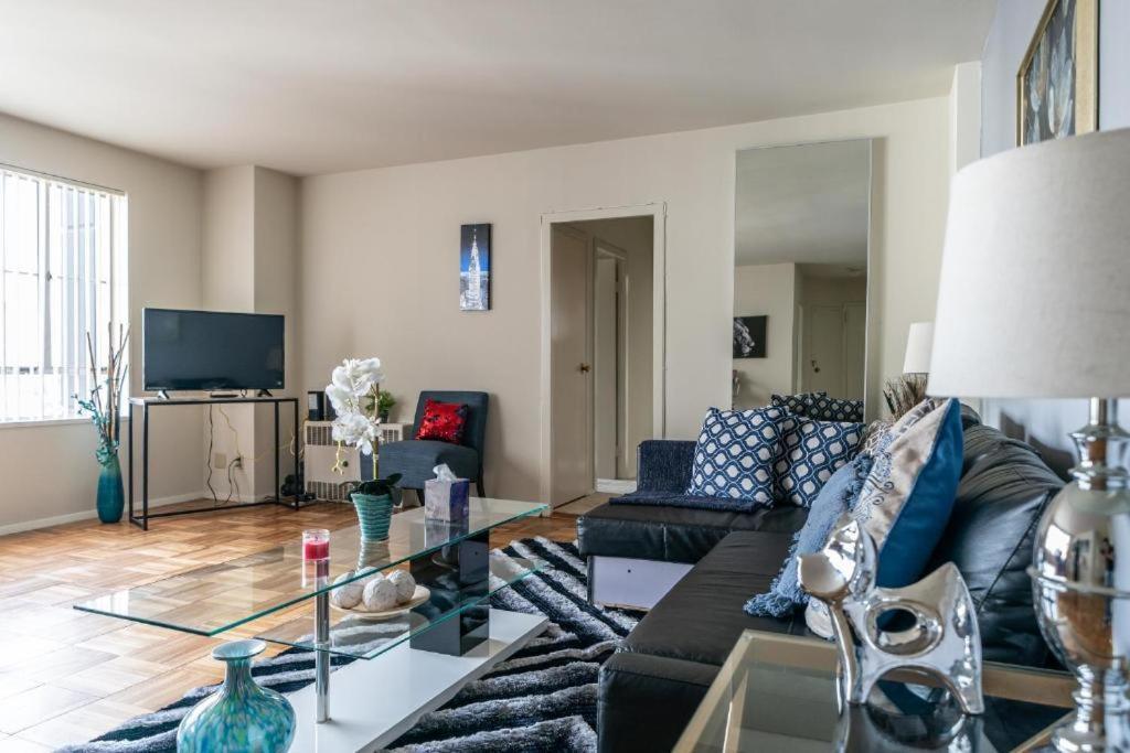Spacious Charming Condo With Great Views Near The Grove لوس أنجلوس المظهر الخارجي الصورة