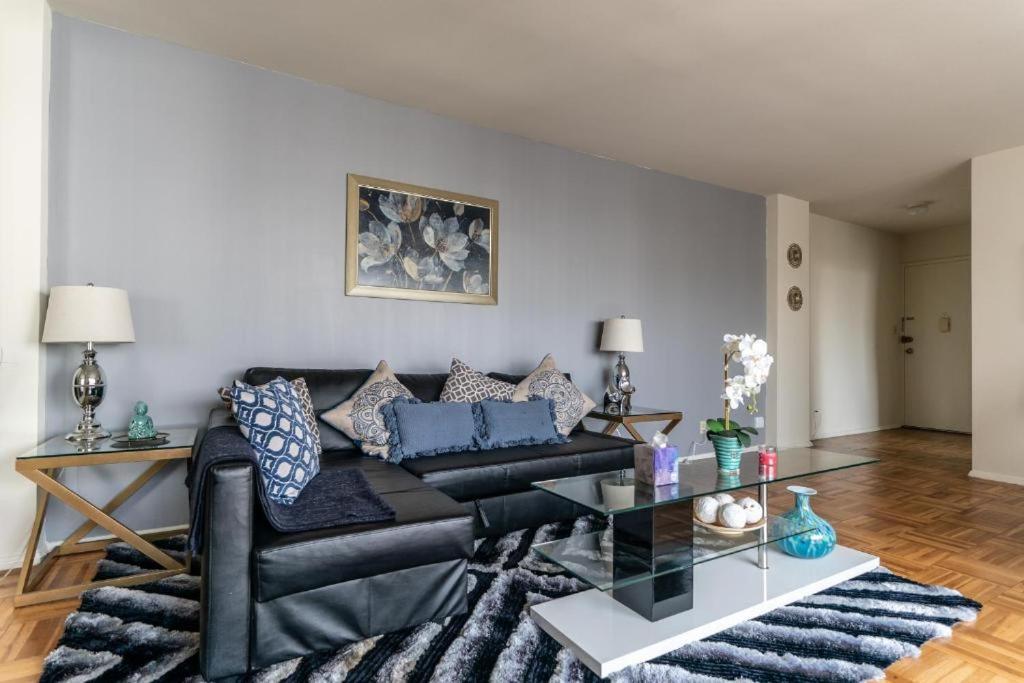 Spacious Charming Condo With Great Views Near The Grove لوس أنجلوس المظهر الخارجي الصورة