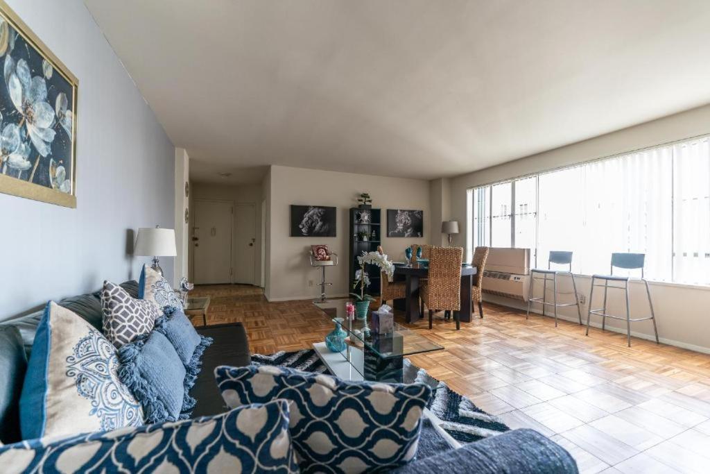 Spacious Charming Condo With Great Views Near The Grove لوس أنجلوس المظهر الخارجي الصورة