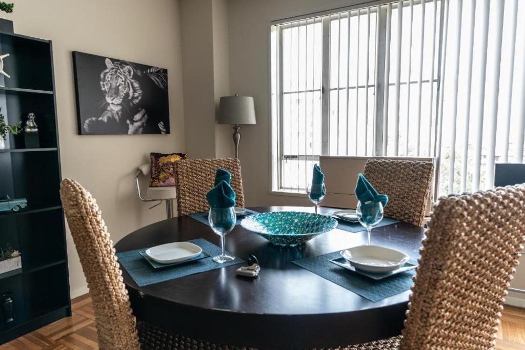 Spacious Charming Condo With Great Views Near The Grove لوس أنجلوس المظهر الخارجي الصورة