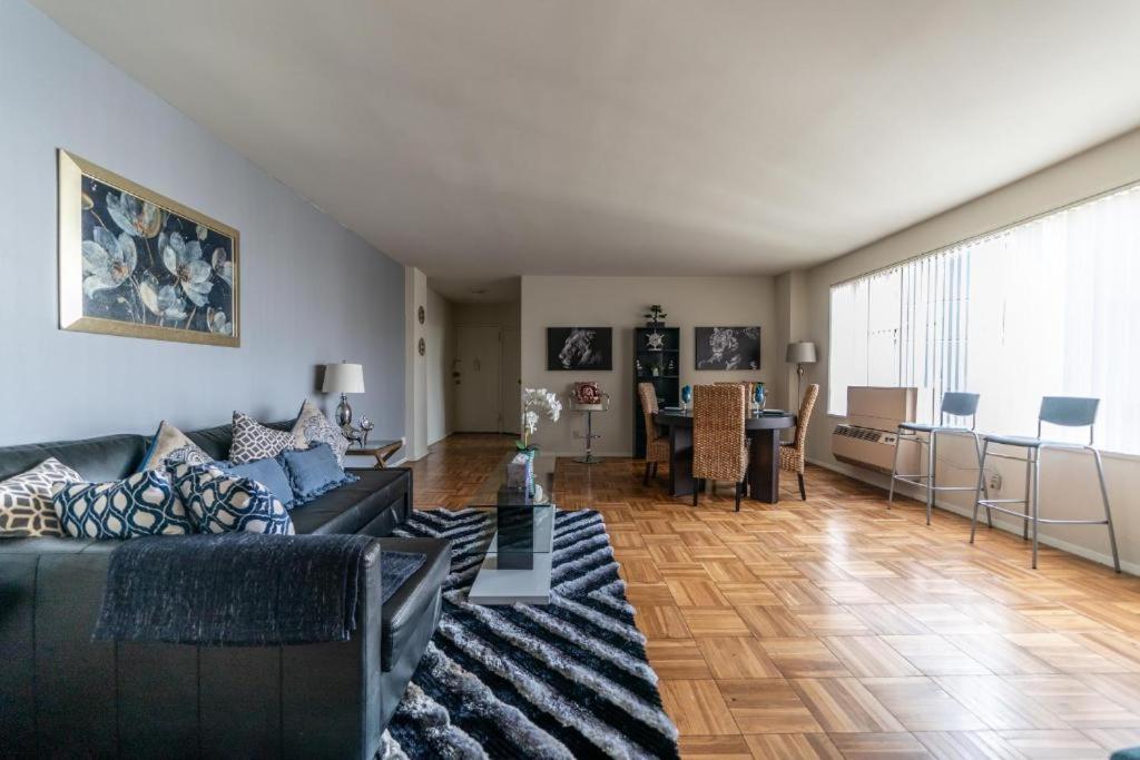 Spacious Charming Condo With Great Views Near The Grove لوس أنجلوس المظهر الخارجي الصورة