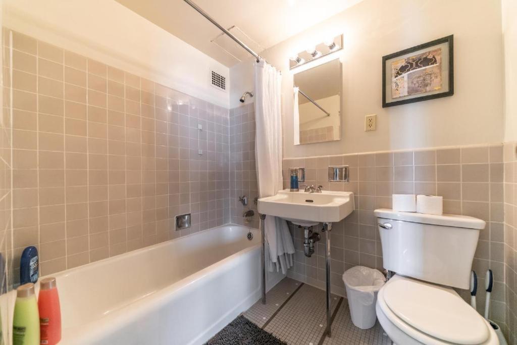 Spacious Charming Condo With Great Views Near The Grove لوس أنجلوس المظهر الخارجي الصورة