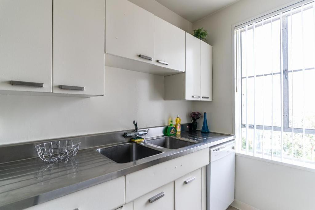 Spacious Charming Condo With Great Views Near The Grove لوس أنجلوس المظهر الخارجي الصورة