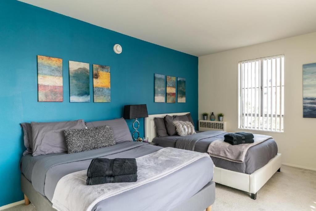 Spacious Charming Condo With Great Views Near The Grove لوس أنجلوس المظهر الخارجي الصورة
